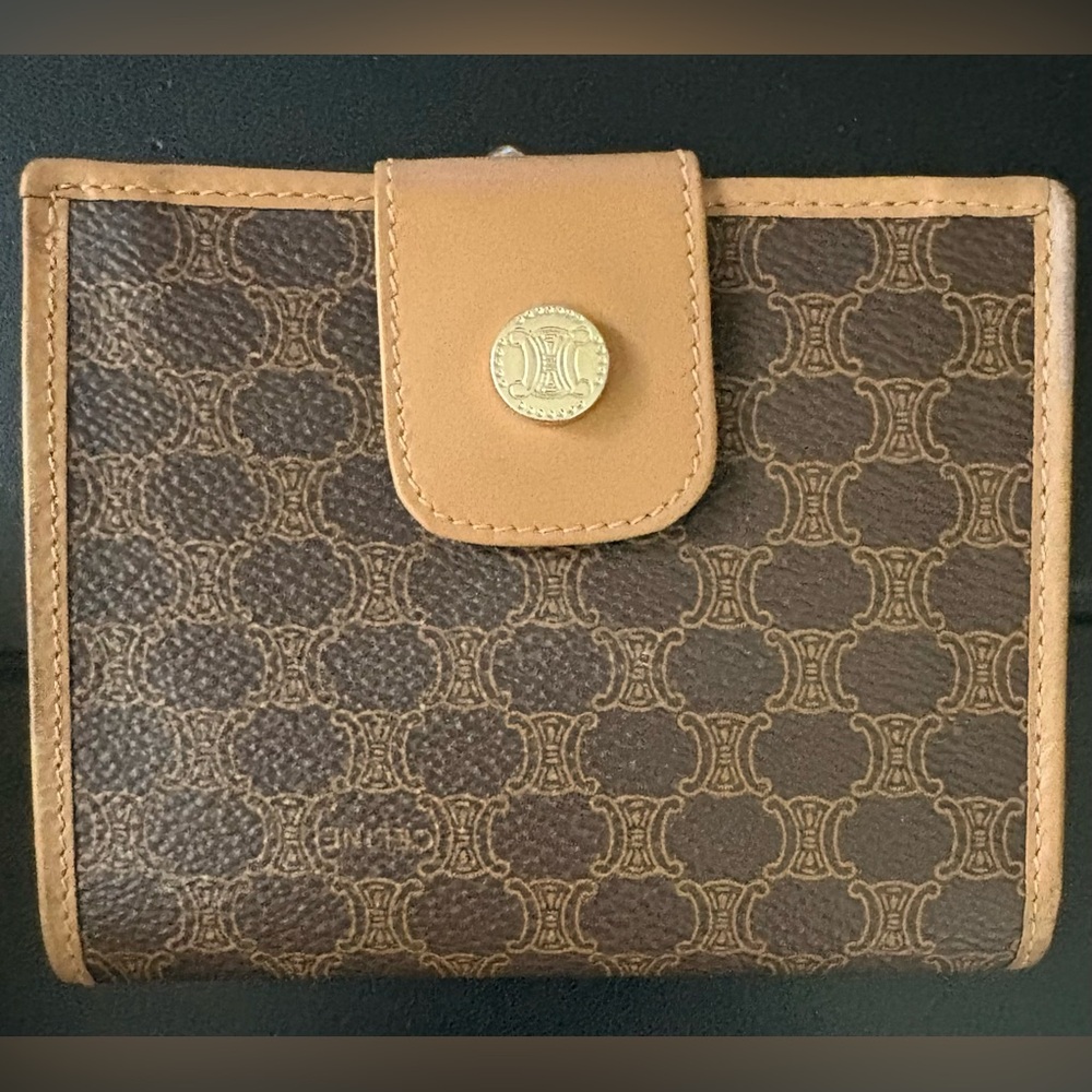 Beautiful Preloved Celine Brown and Tan Signature Pattern Kiss Lock Wallet!